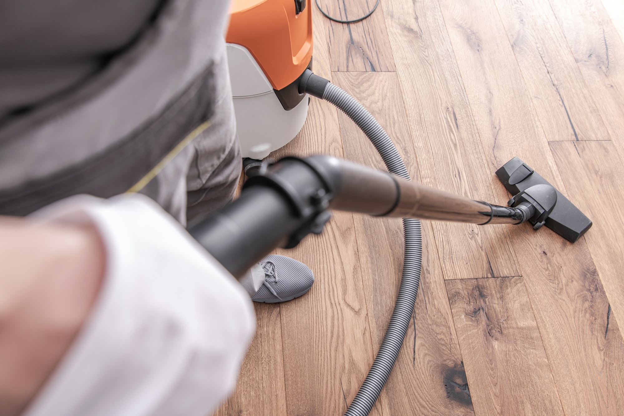 male-worker-vacuuming-hardwood-flooring-.jpg male-worker-vacuuming-hardwood-flooring-.jpg